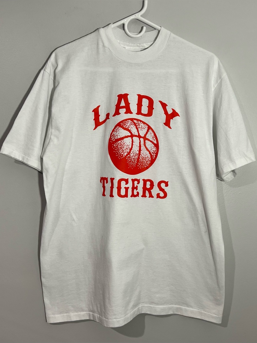 Vintage Lady Tigers Basketball White Orange Single Stitch T-Shirt Adult Large